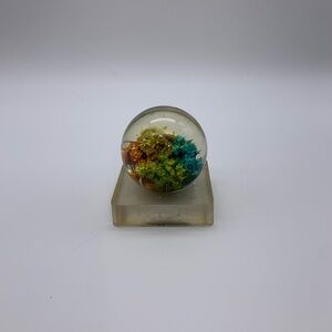 Retro 1969 New Designes Original Lucite Acrylic Paper Weight With Flowers USA